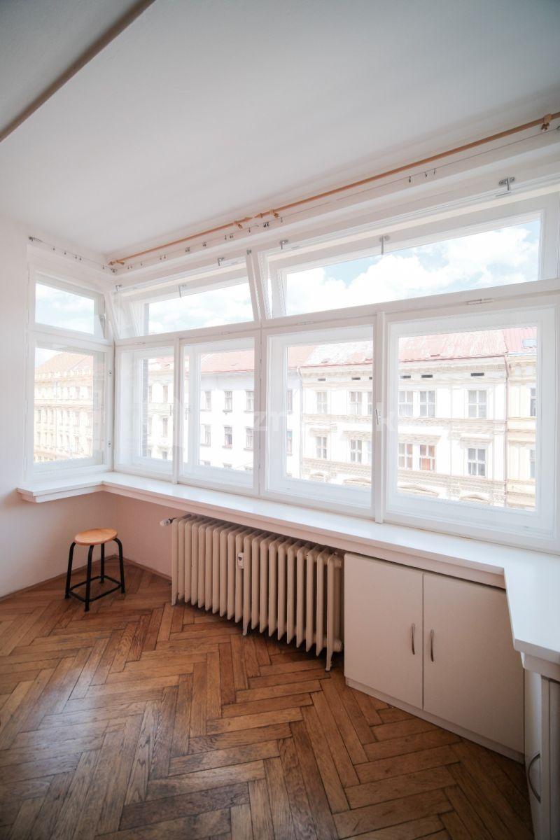 Studio flat to rent, 36 m², Štefánikova, Prague, Prague