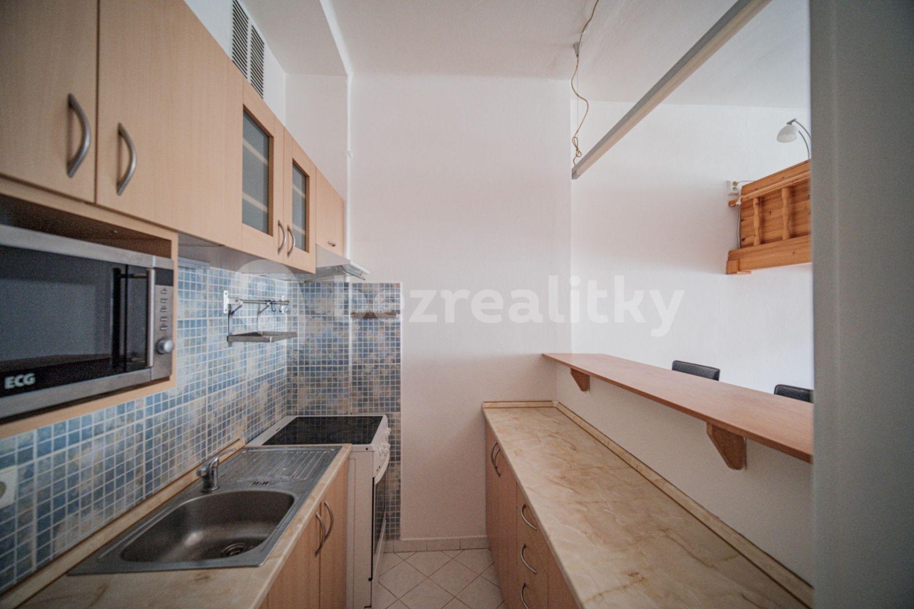 Studio flat to rent, 36 m², Štefánikova, Prague, Prague