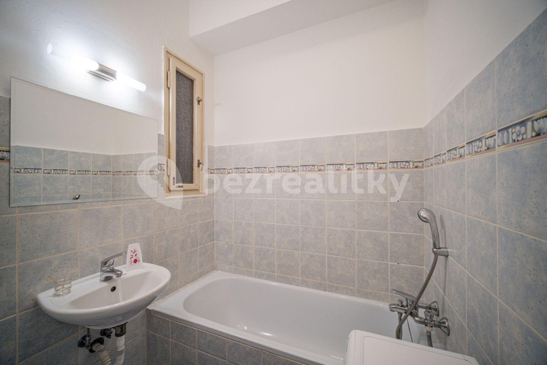 Studio flat to rent, 36 m², Štefánikova, Prague, Prague