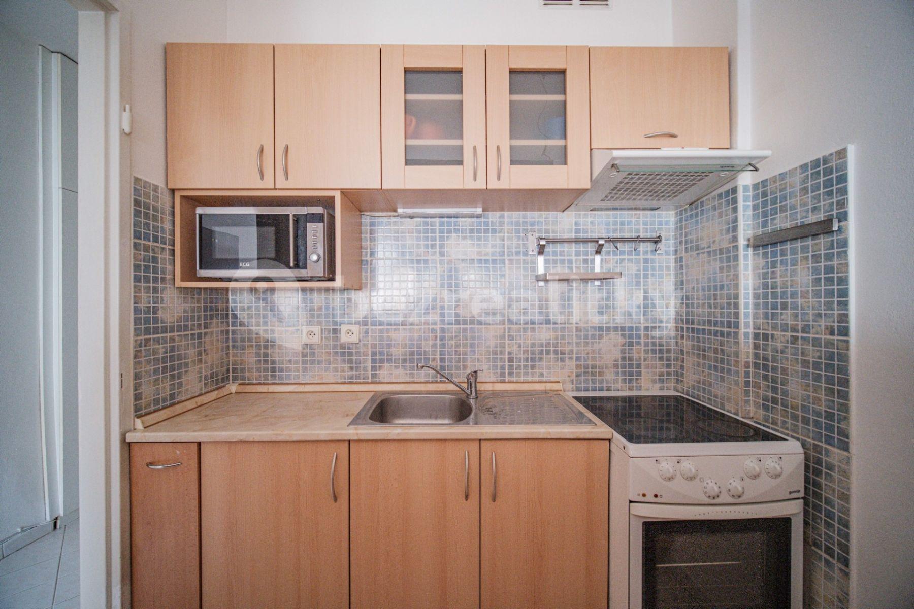 Studio flat to rent, 36 m², Štefánikova, Prague, Prague