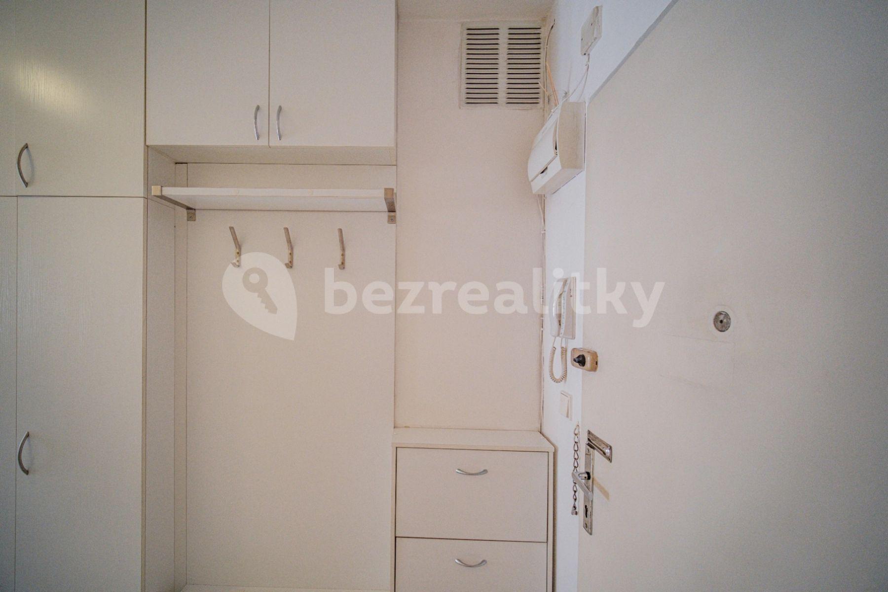 Studio flat to rent, 36 m², Štefánikova, Prague, Prague