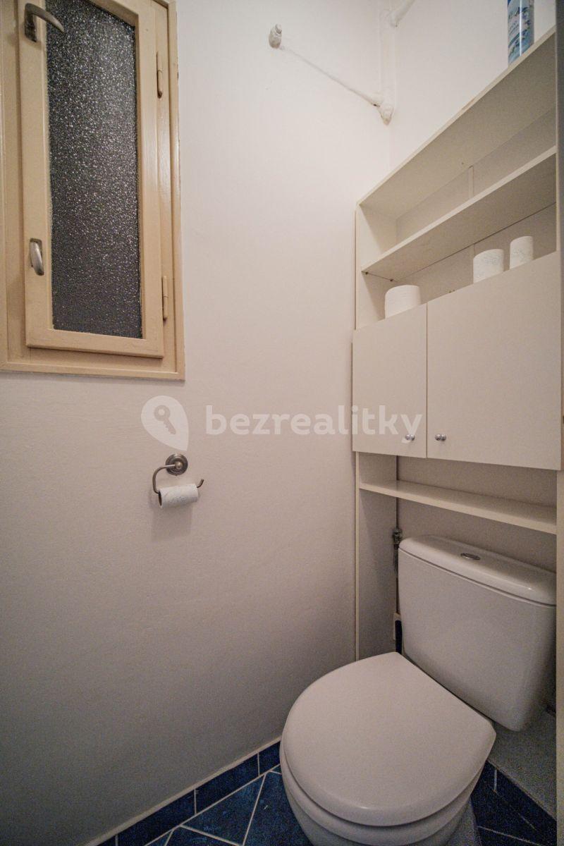 Studio flat to rent, 36 m², Štefánikova, Prague, Prague