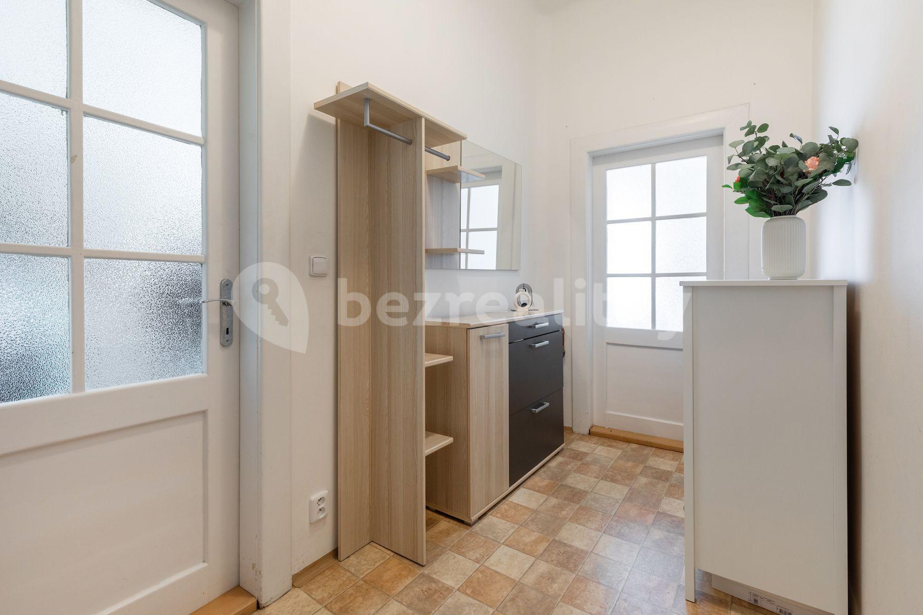 1 bedroom with open-plan kitchen flat for sale, 62 m², Železničářů, Prague, Prague