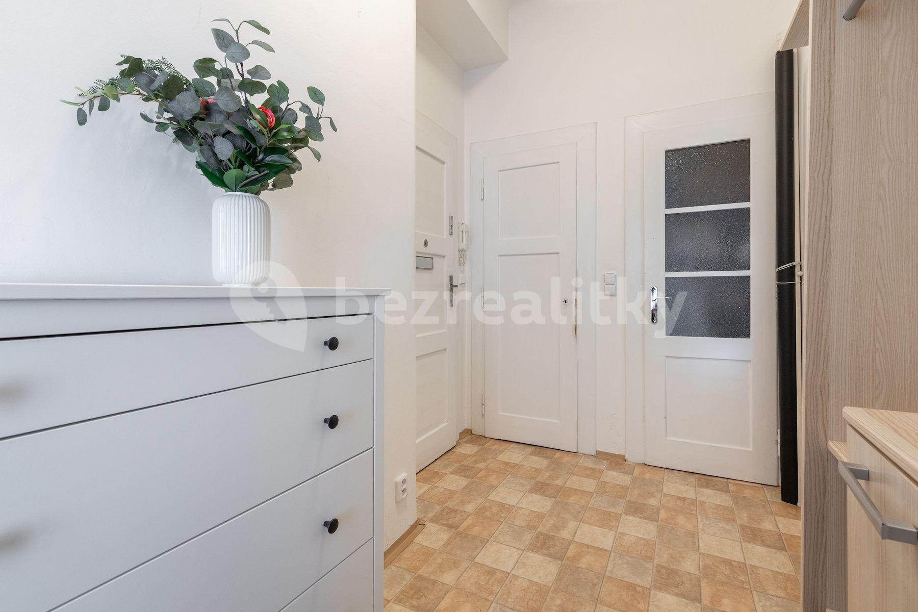 1 bedroom with open-plan kitchen flat for sale, 62 m², Železničářů, Prague, Prague