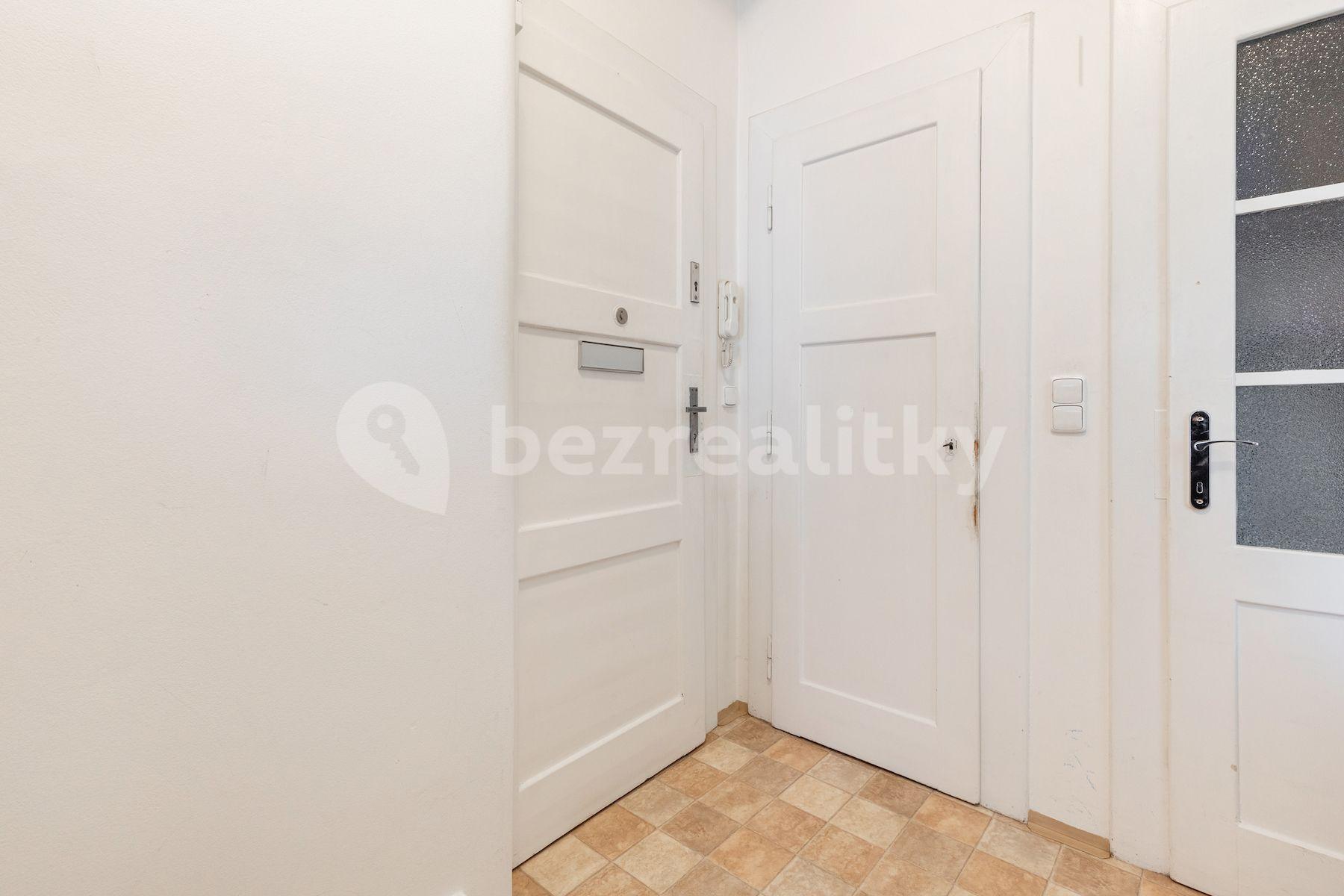 1 bedroom with open-plan kitchen flat for sale, 62 m², Železničářů, Prague, Prague