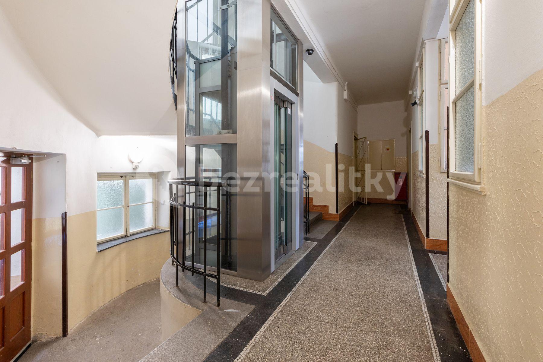 1 bedroom with open-plan kitchen flat for sale, 62 m², Železničářů, Prague, Prague