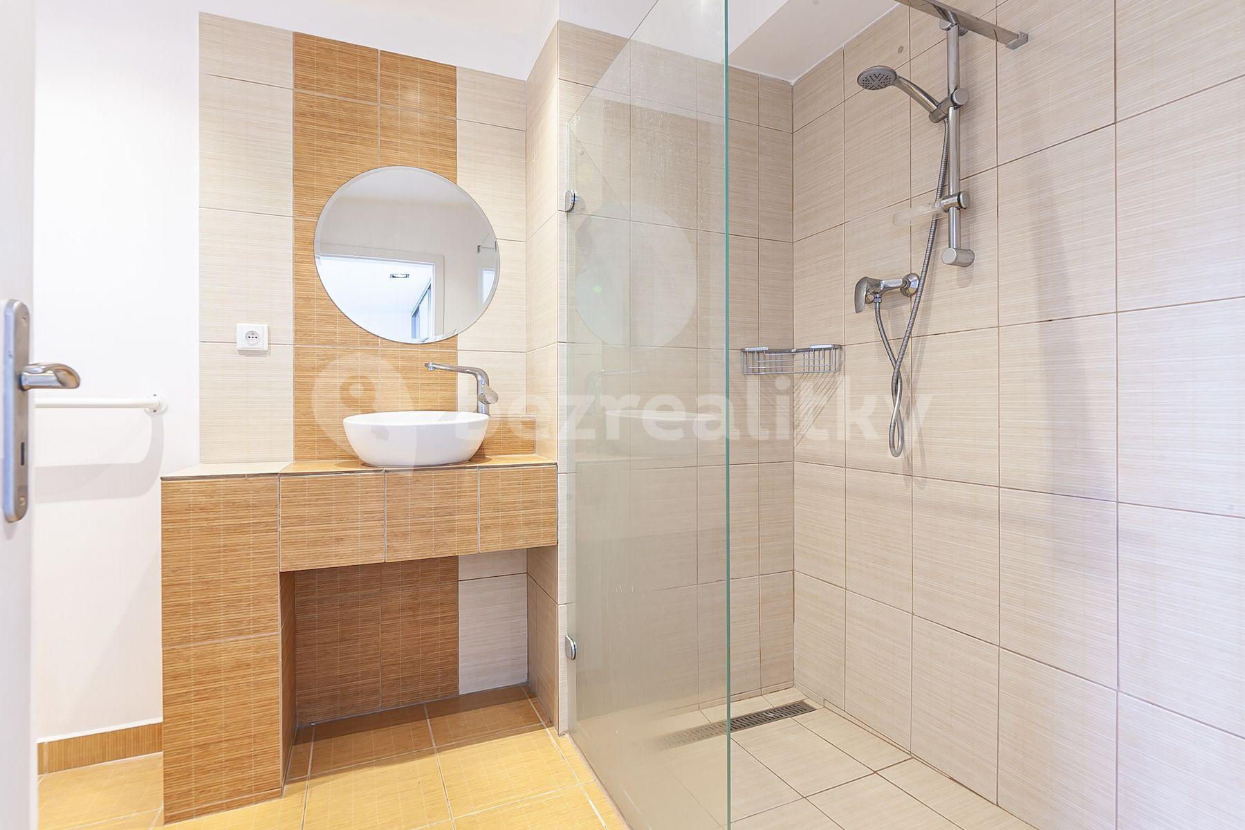 1 bedroom with open-plan kitchen flat for sale, 95 m², Štefánikova, Prague, Prague