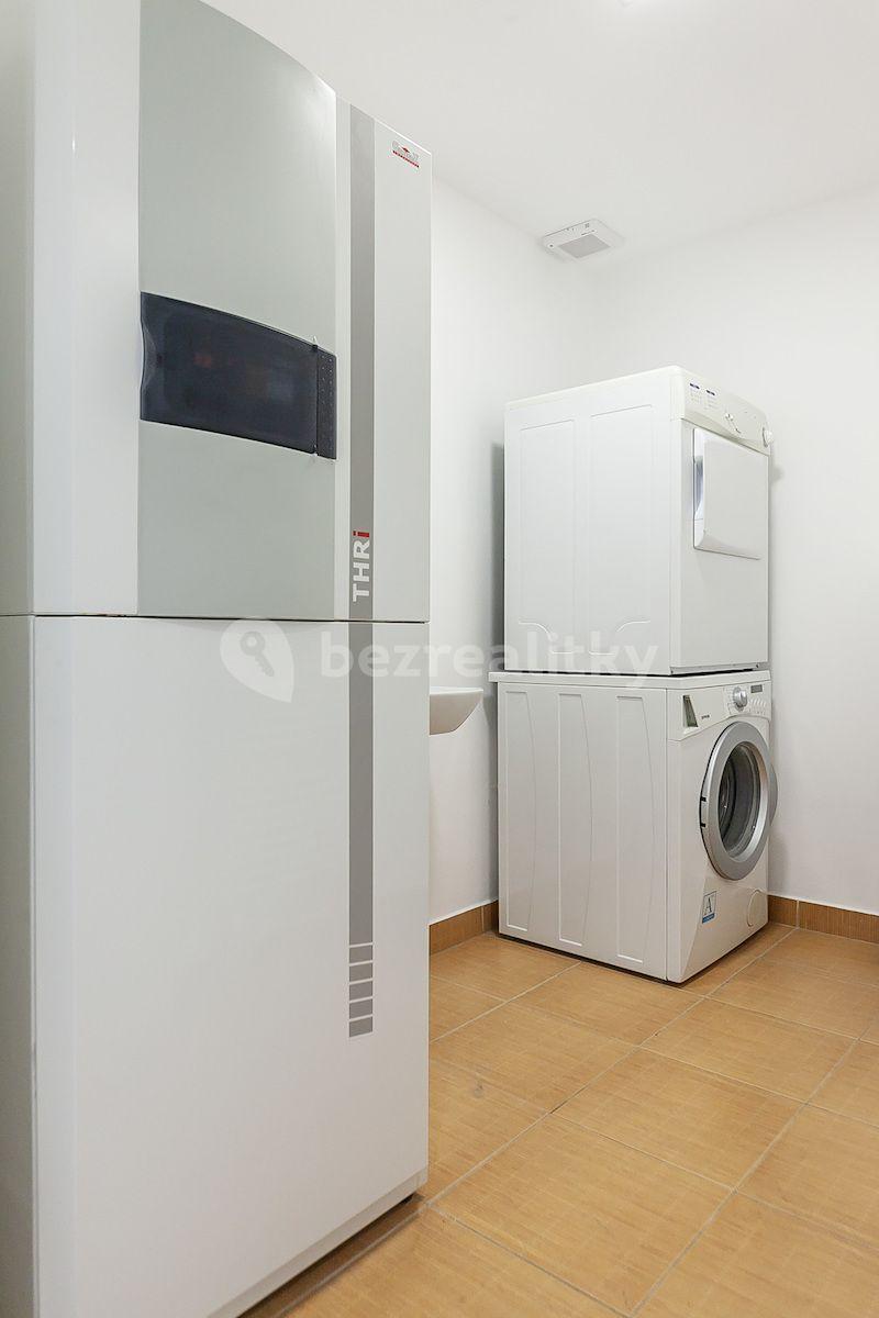 1 bedroom with open-plan kitchen flat for sale, 95 m², Štefánikova, Prague, Prague