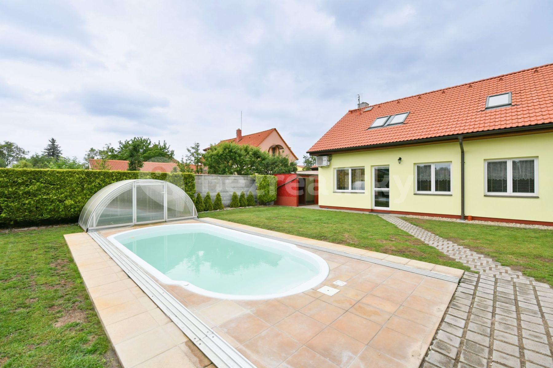 house for sale, 250 m², Husova, Kostelec nad Labem, Středočeský Region