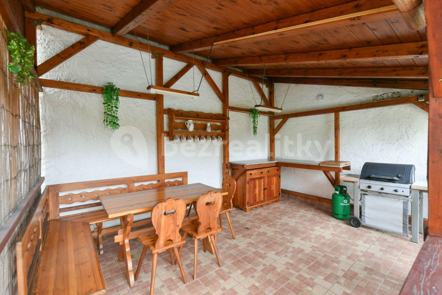 house for sale, 250 m², Husova, Kostelec nad Labem, Středočeský Region