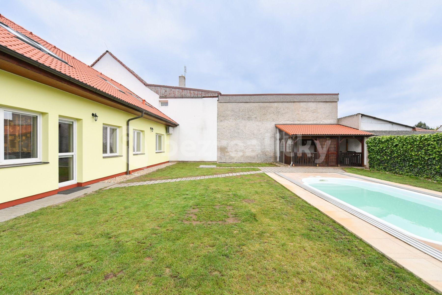 house for sale, 250 m², Husova, Kostelec nad Labem, Středočeský Region