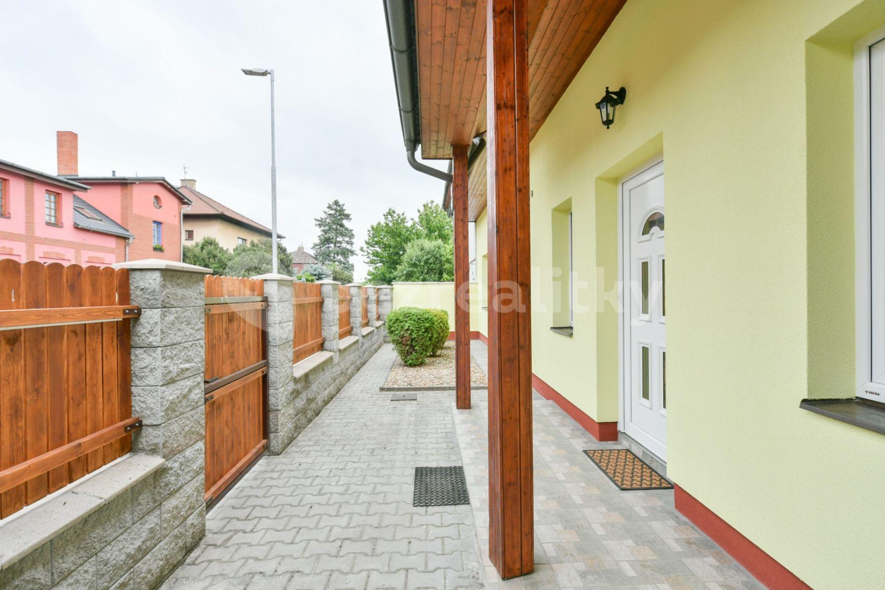 house for sale, 250 m², Husova, Kostelec nad Labem, Středočeský Region