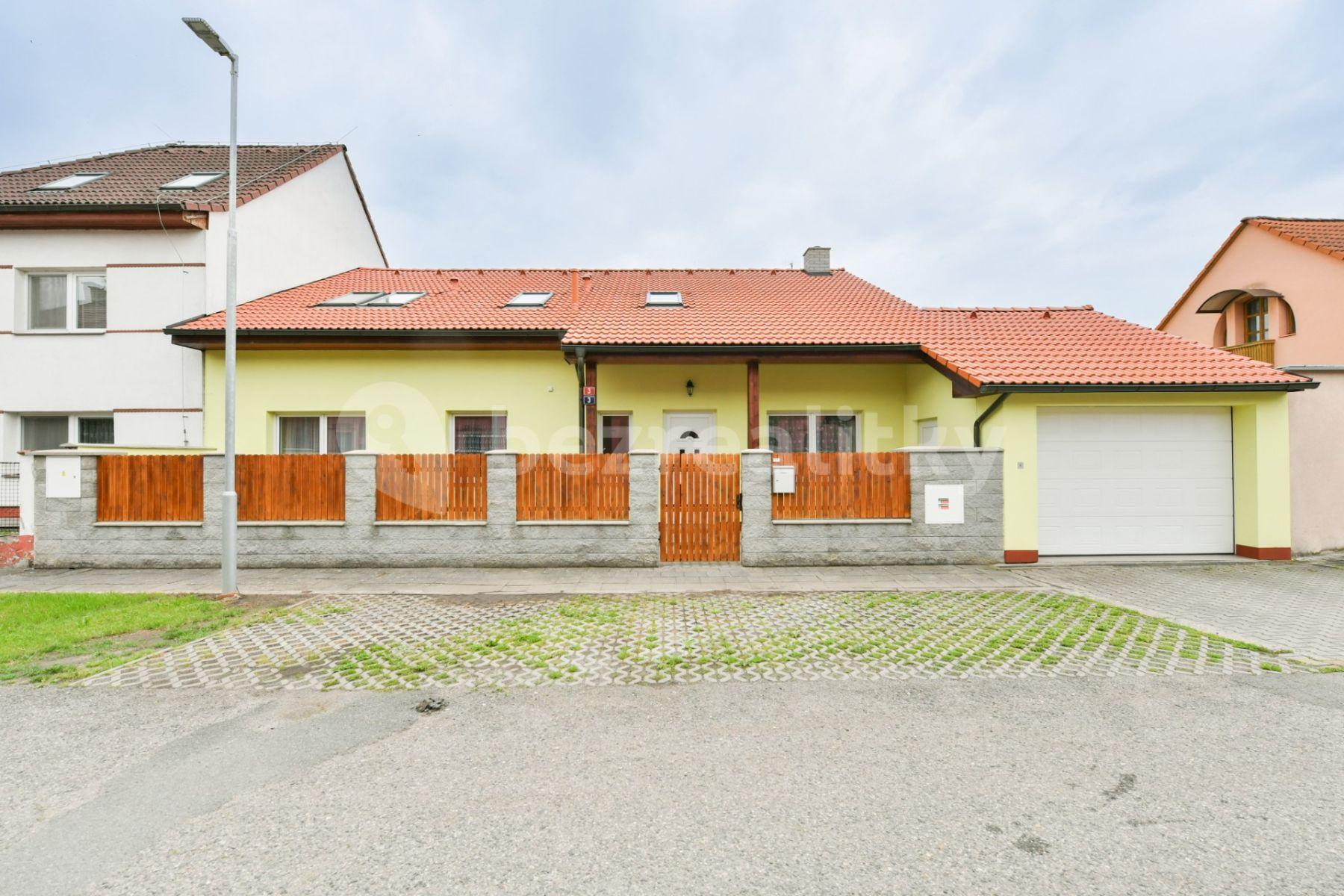 house for sale, 250 m², Husova, Kostelec nad Labem, Středočeský Region