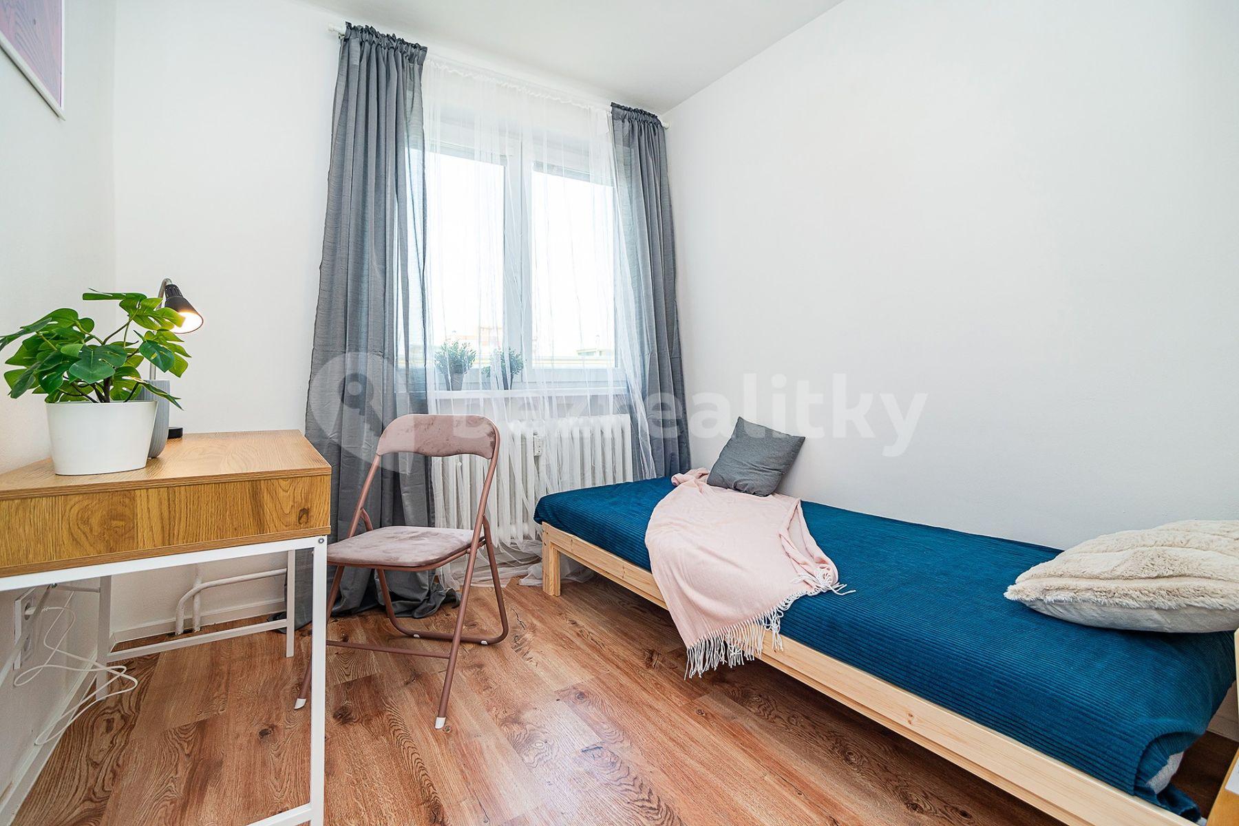 3 bedroom with open-plan kitchen flat for sale, 74 m², Hrusická, Prague, Prague