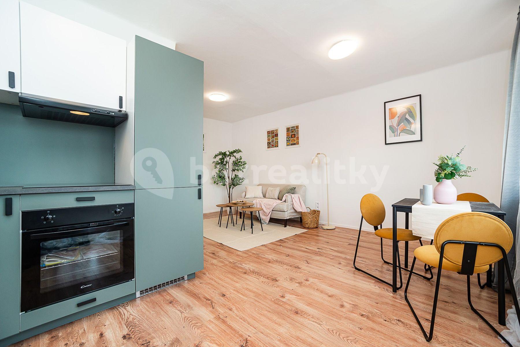 3 bedroom with open-plan kitchen flat for sale, 74 m², Hrusická, Prague, Prague