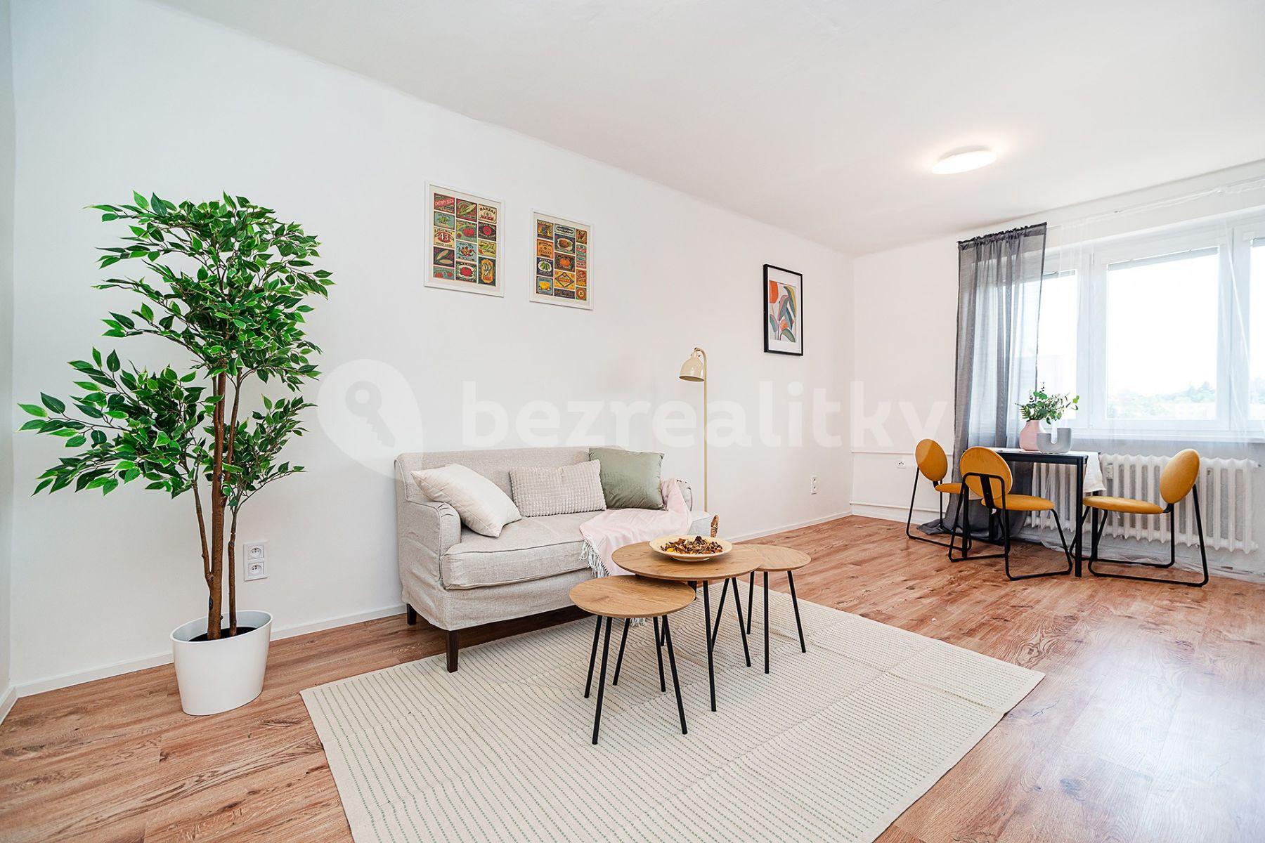 3 bedroom with open-plan kitchen flat for sale, 74 m², Hrusická, Prague, Prague