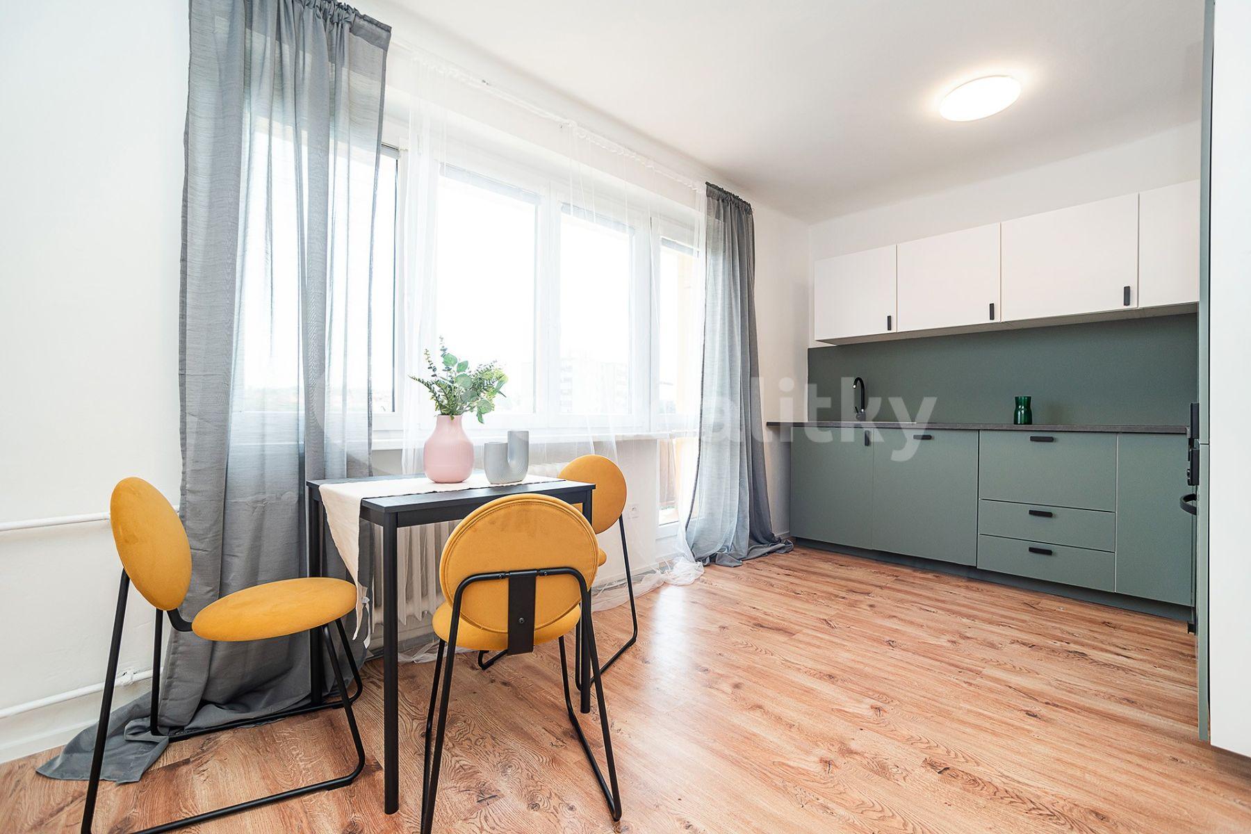 3 bedroom with open-plan kitchen flat for sale, 74 m², Hrusická, Prague, Prague