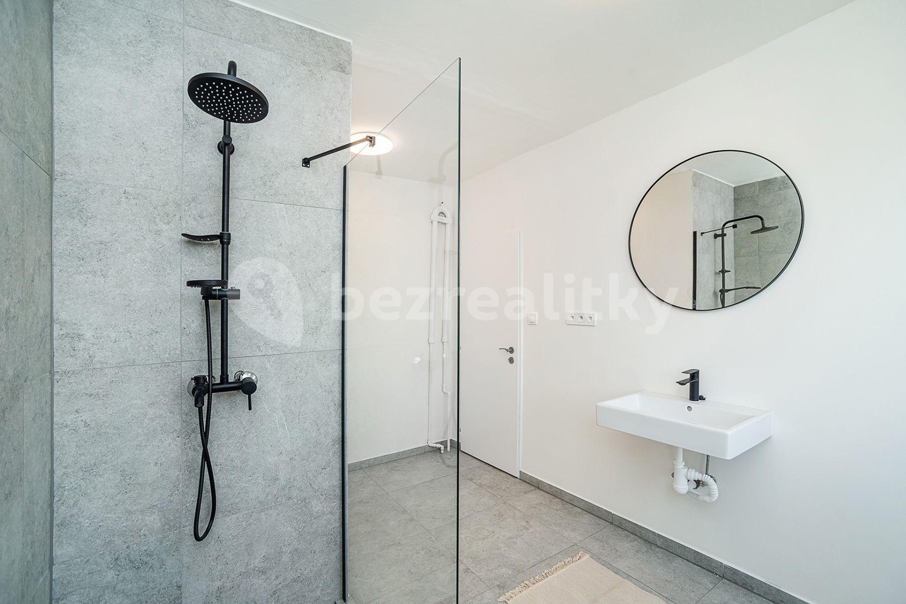 3 bedroom with open-plan kitchen flat for sale, 74 m², Hrusická, Prague, Prague