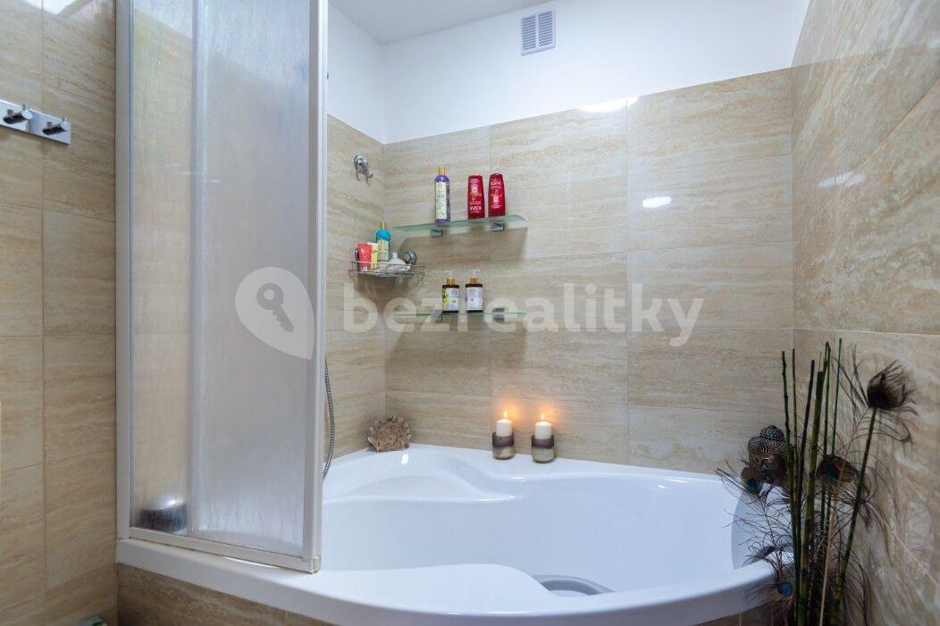 2 bedroom flat to rent, 16 m², Biskupcova, Prague, Prague