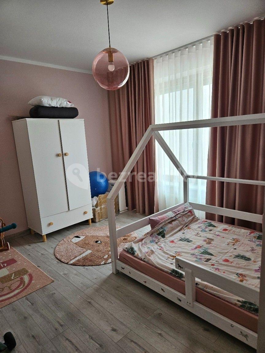 3 bedroom with open-plan kitchen flat for sale, 122 m², U Náměstí, Dolní Břežany, Středočeský Region
