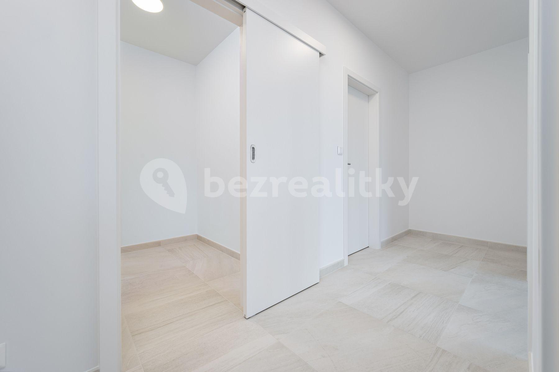 3 bedroom with open-plan kitchen flat for sale, 130 m², Högerova, Prague, Prague