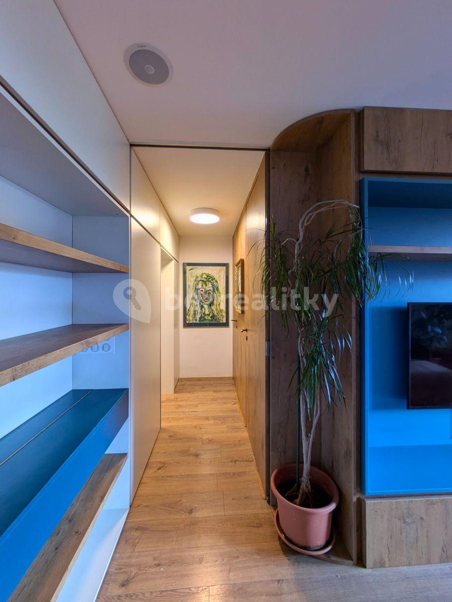 3 bedroom flat for sale, 74 m², Famfulíkova, Prague, Prague