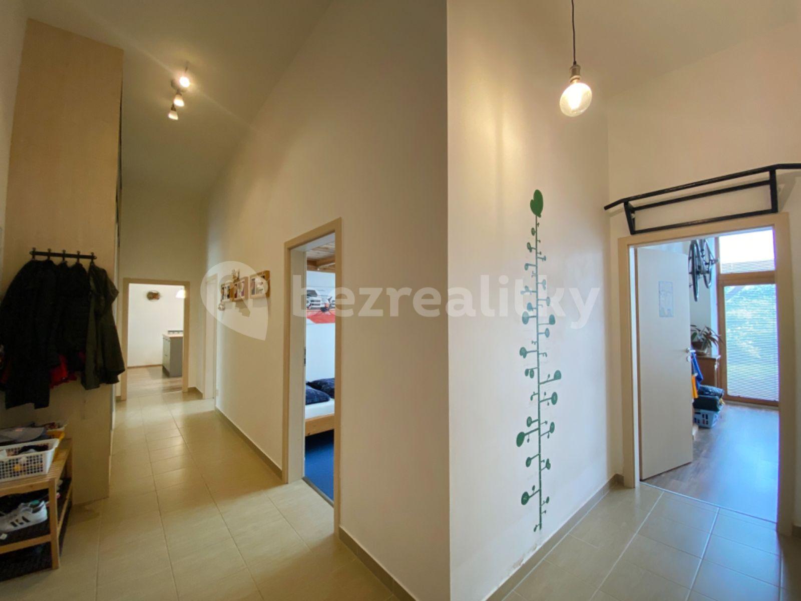 3 bedroom with open-plan kitchen flat for sale, 106 m², Ke Škole, Mníšek pod Brdy, Středočeský Region