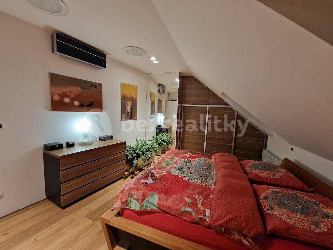 1 bedroom with open-plan kitchen flat to rent, 80 m², Kubelíkova, Prague, Prague