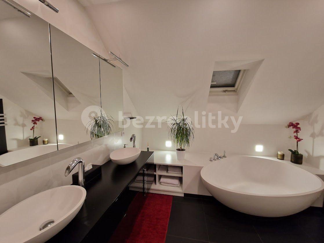 1 bedroom with open-plan kitchen flat to rent, 80 m², Kubelíkova, Prague, Prague