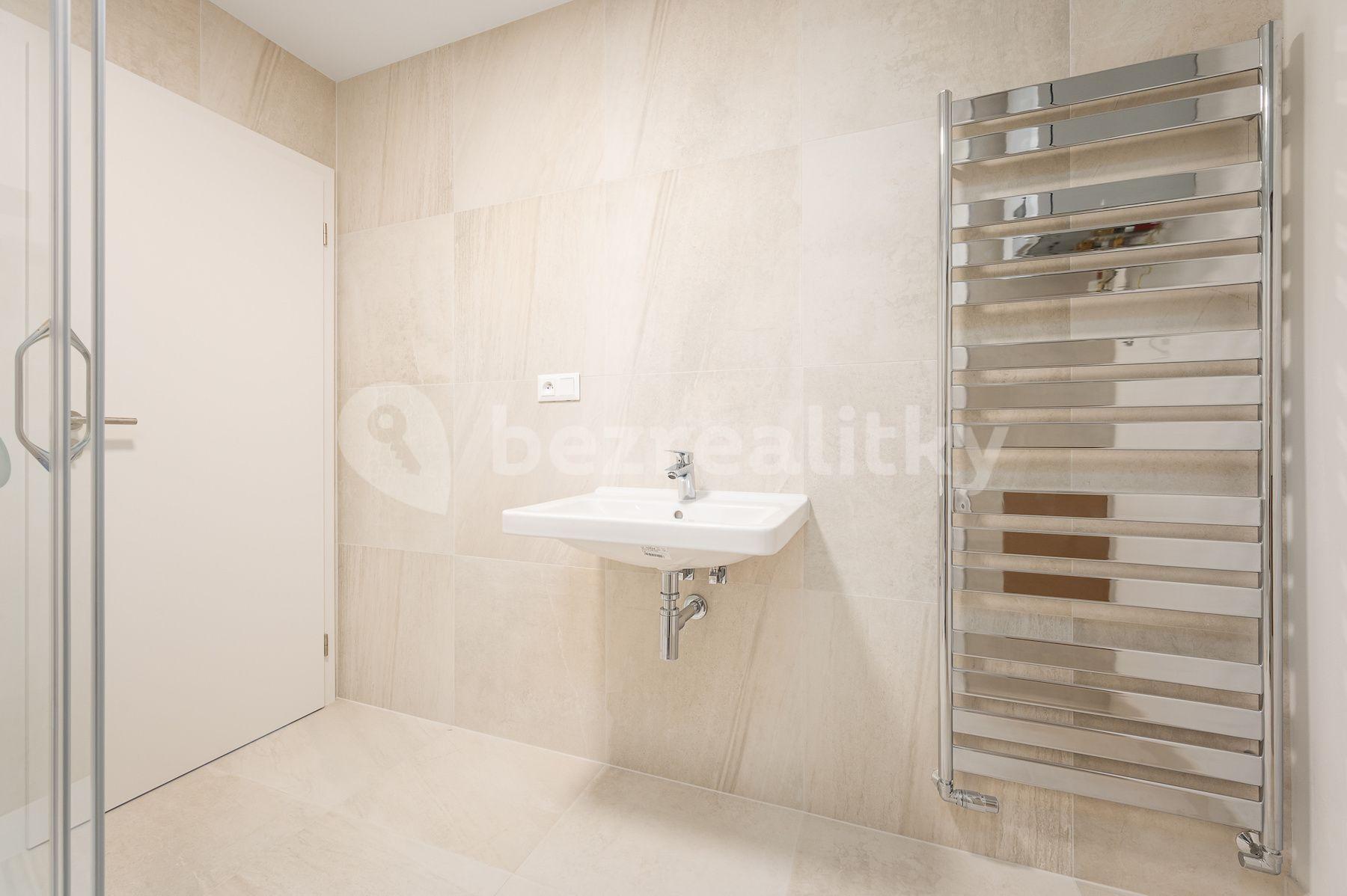 3 bedroom with open-plan kitchen flat for sale, 130 m², Högerova, Prague, Prague