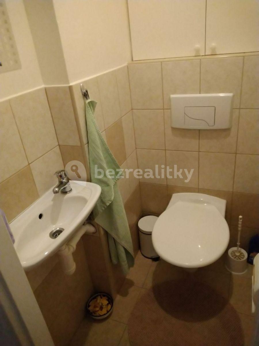 3 bedroom with open-plan kitchen flat to rent, 80 m², Husníkova, Prague, Prague