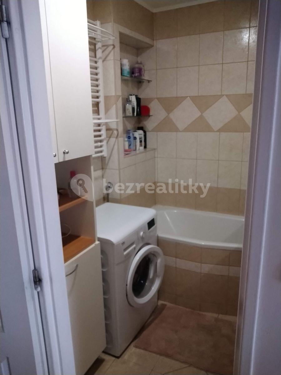 3 bedroom with open-plan kitchen flat to rent, 80 m², Husníkova, Prague, Prague