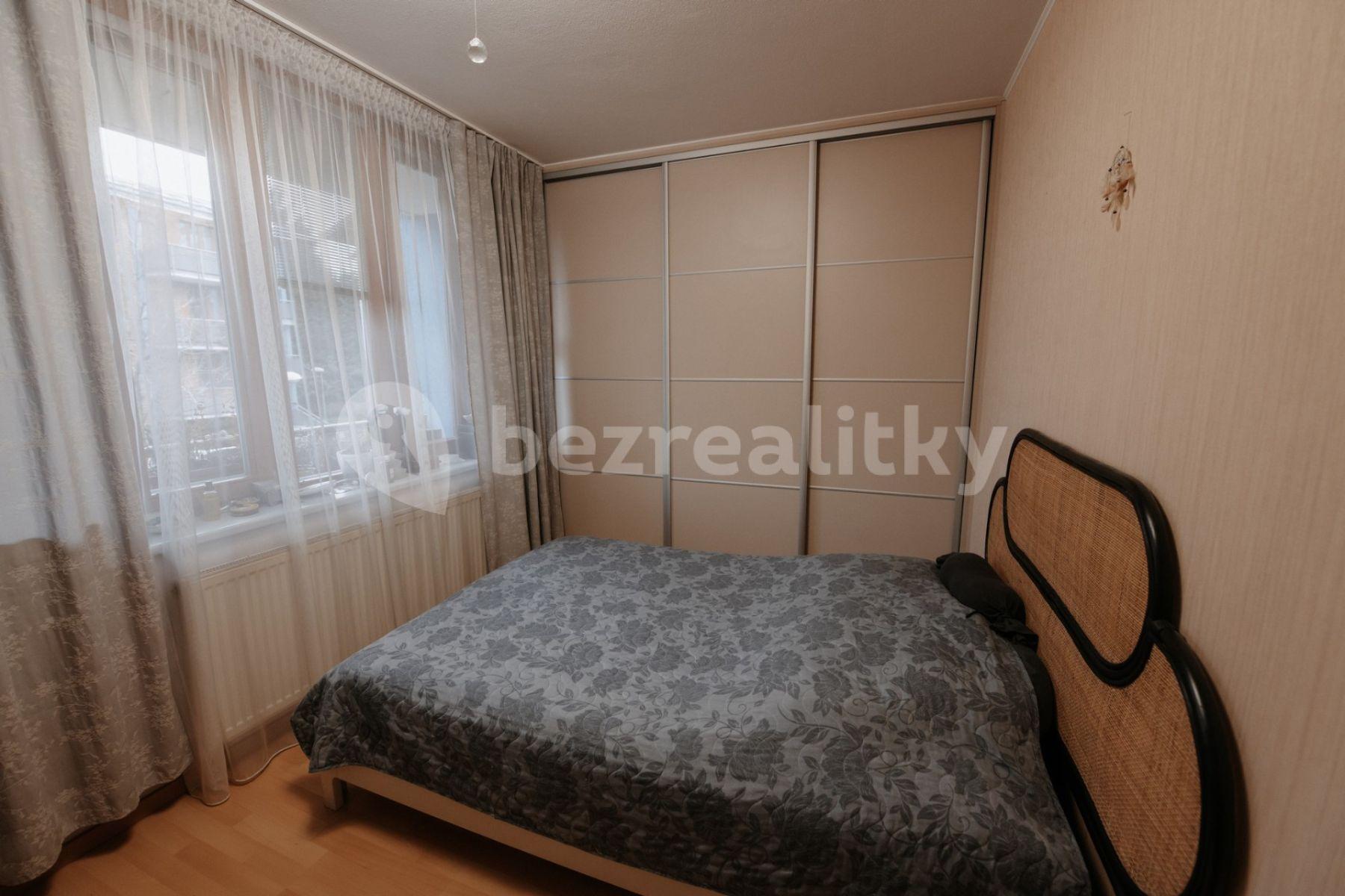 2 bedroom with open-plan kitchen flat to rent, 75 m², U Stanice, Prague, Prague