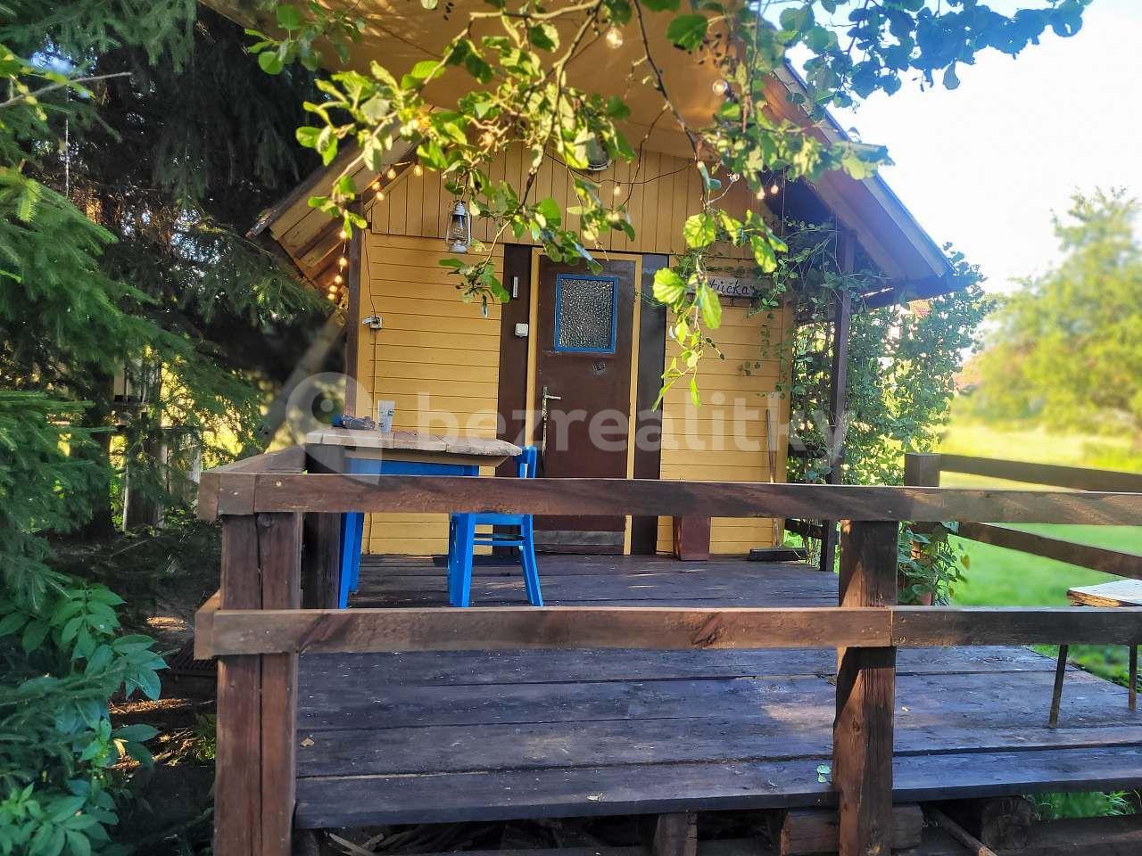 recreational property to rent, 0 m², Chrášťany, Středočeský Region