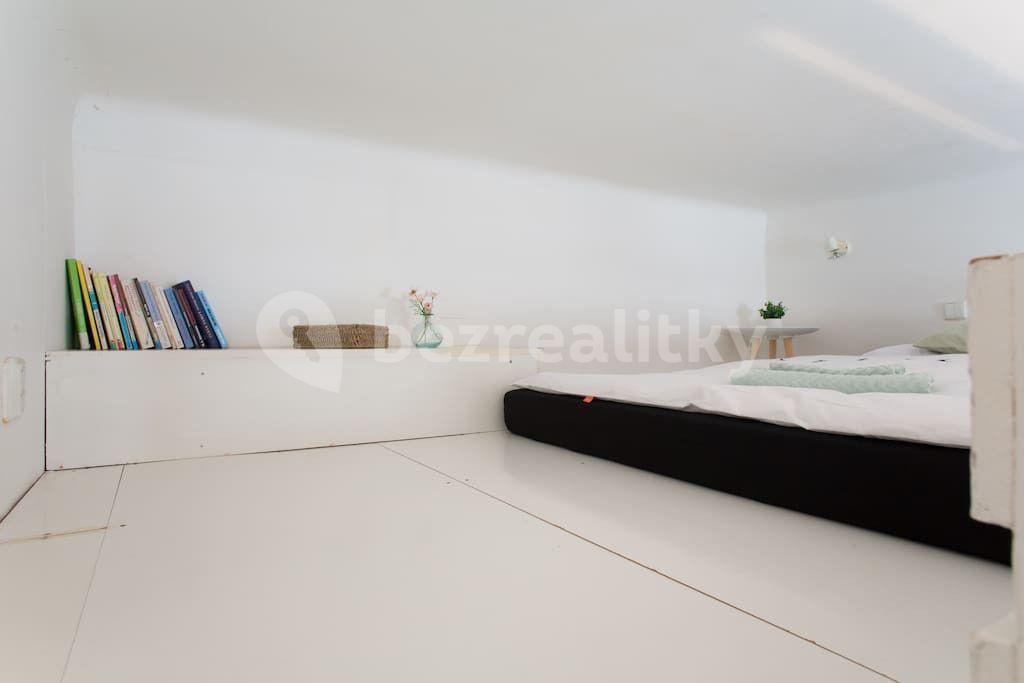 Studio flat to rent, 21 m², Bulharská, Prague, Prague