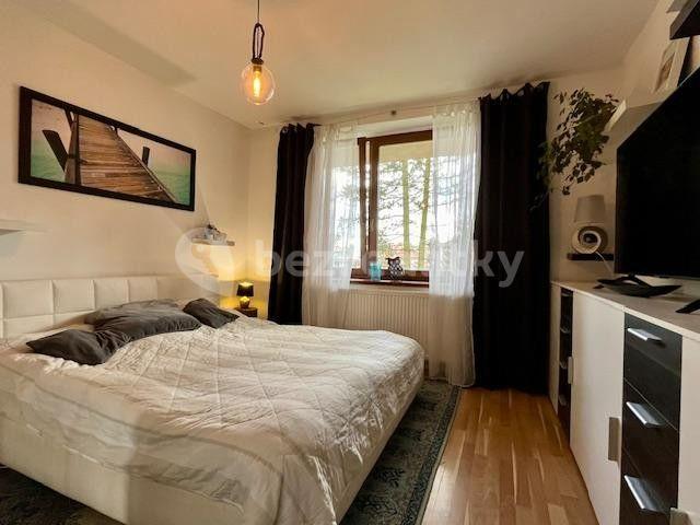 2 bedroom with open-plan kitchen flat for sale, 62 m², U Mrázovky, Prague, Prague