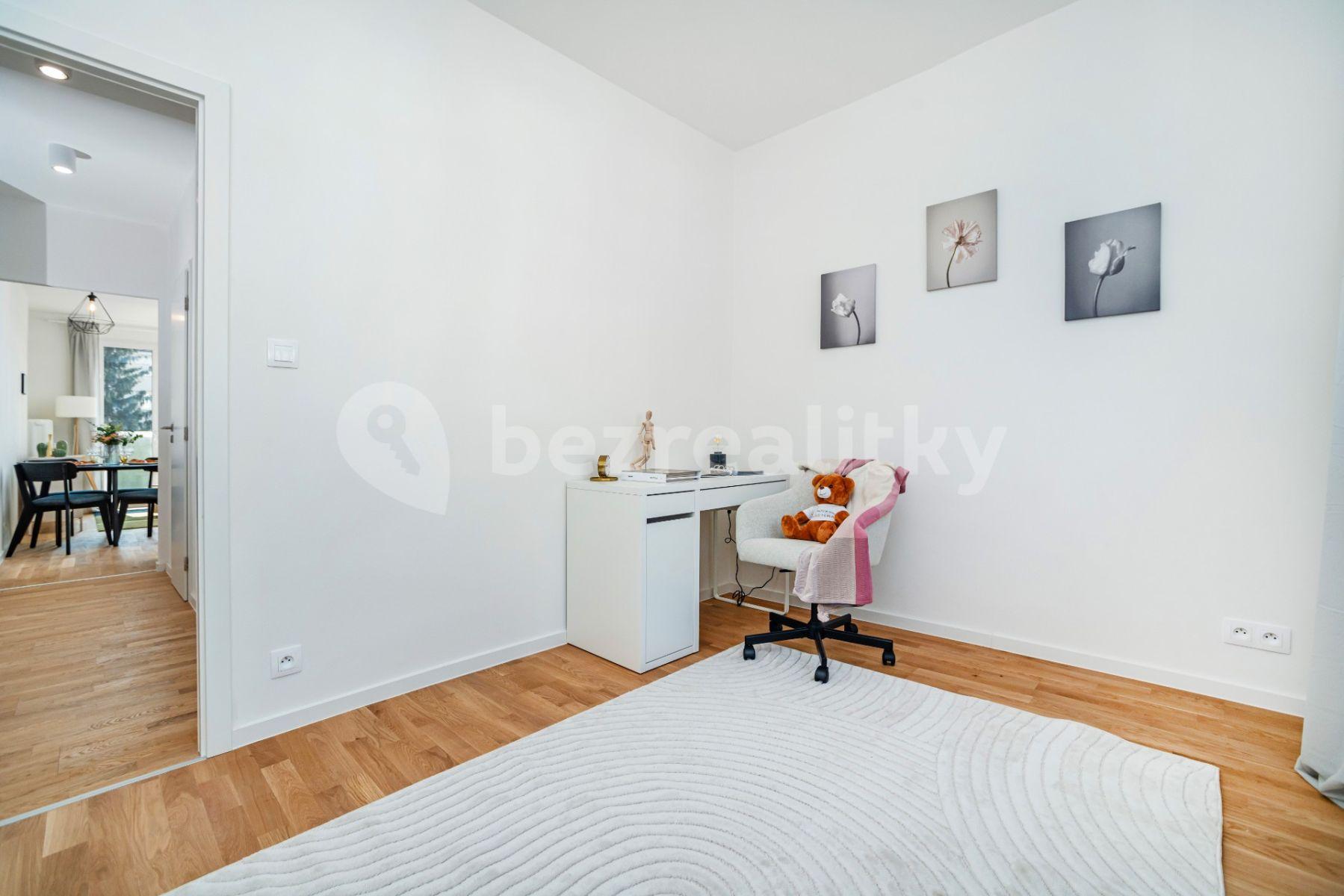 2 bedroom with open-plan kitchen flat for sale, 62 m², Vršovická, Prague, Prague