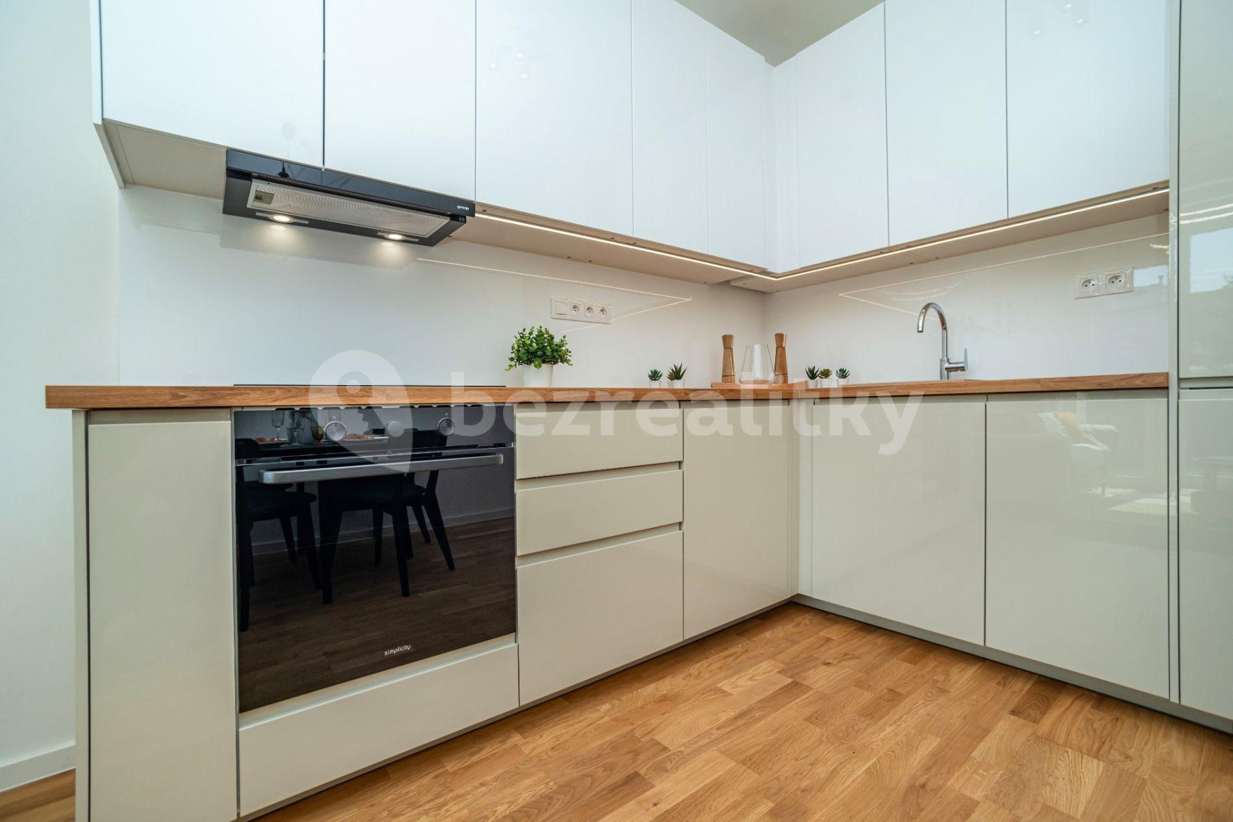 2 bedroom with open-plan kitchen flat for sale, 62 m², Vršovická, Prague, Prague