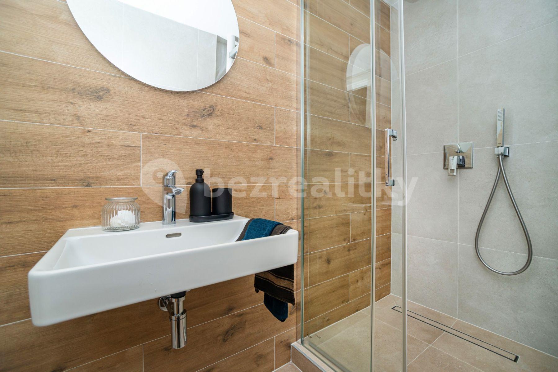 2 bedroom with open-plan kitchen flat for sale, 62 m², Vršovická, Prague, Prague