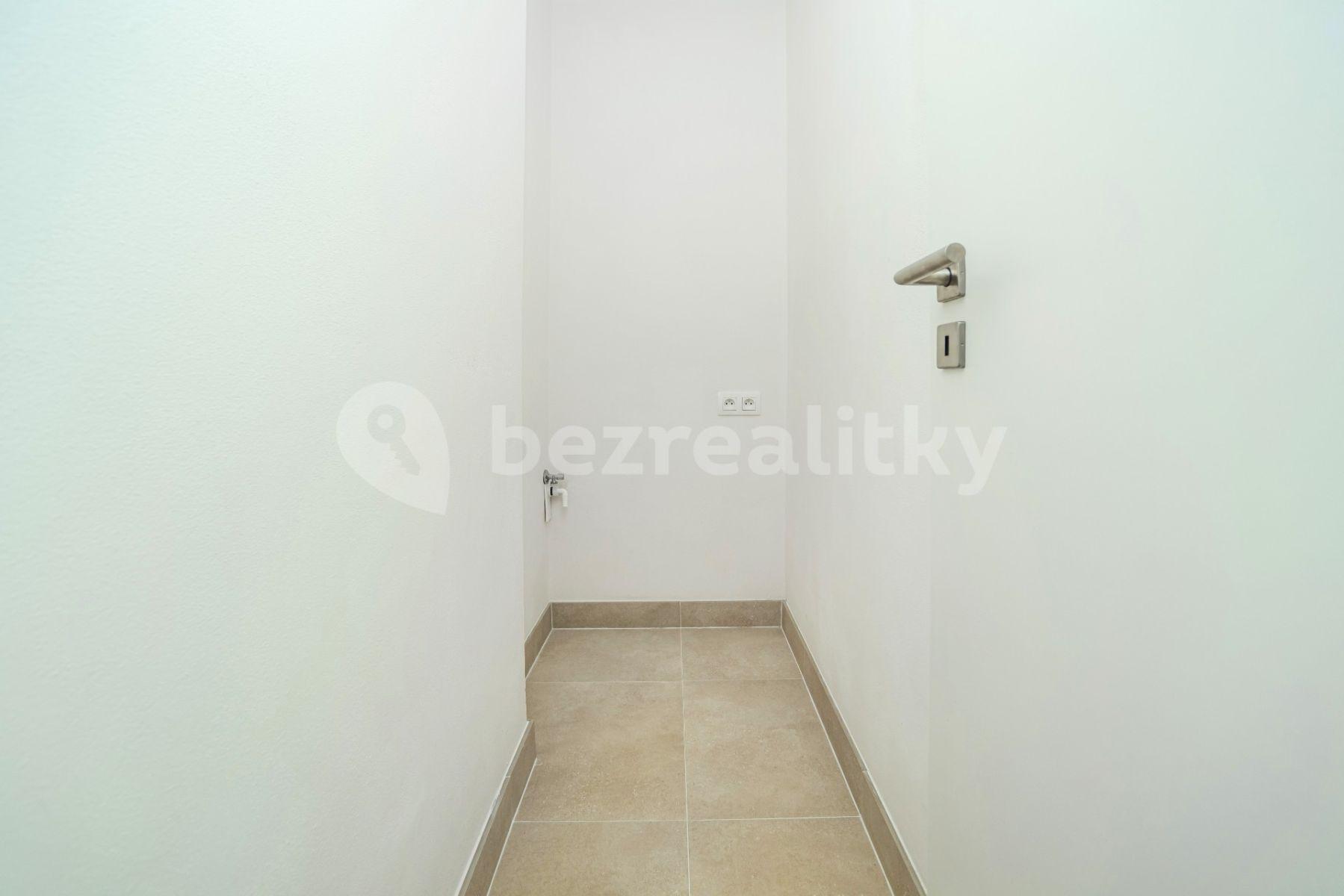 2 bedroom with open-plan kitchen flat for sale, 62 m², Vršovická, Prague, Prague