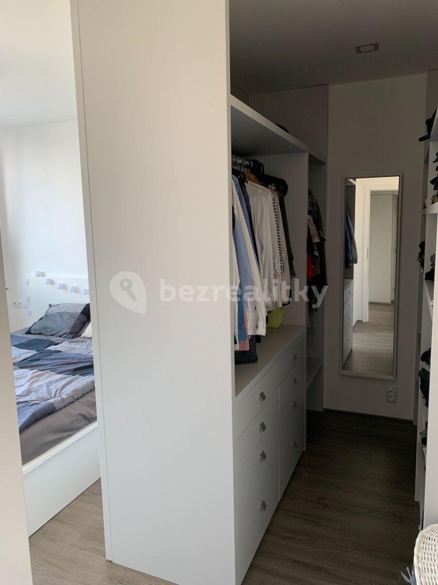 2 bedroom with open-plan kitchen flat for sale, 77 m², Novodvorská, Prague, Prague