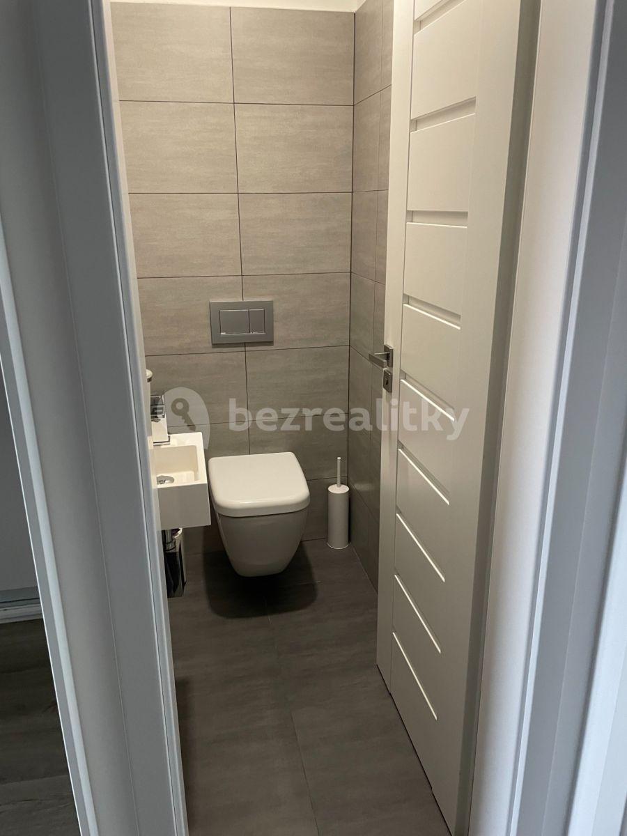 2 bedroom with open-plan kitchen flat for sale, 77 m², Novodvorská, Prague, Prague