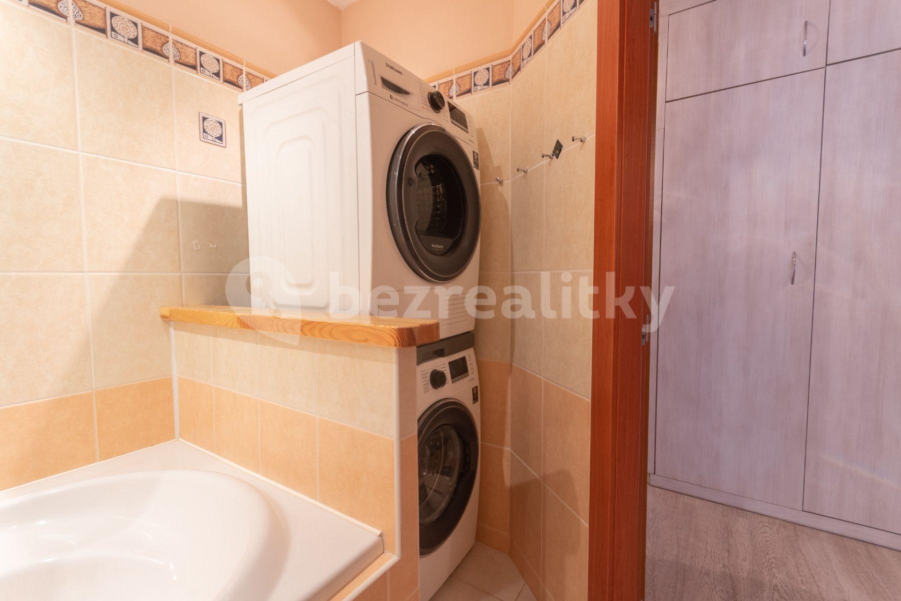 3 bedroom flat for sale, 77 m², Lonkova, Pardubice, Pardubický Region