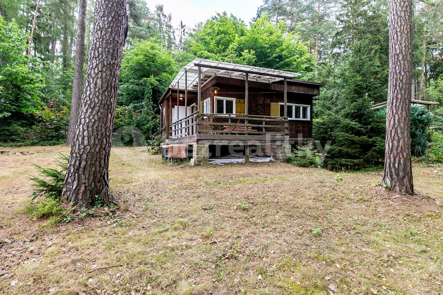 recreational property for sale, 1,226 m², U Vodárny, Jevany, Středočeský Region