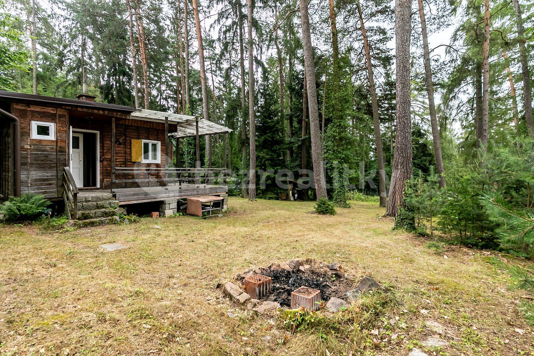 recreational property for sale, 1,226 m², U Vodárny, Jevany, Středočeský Region