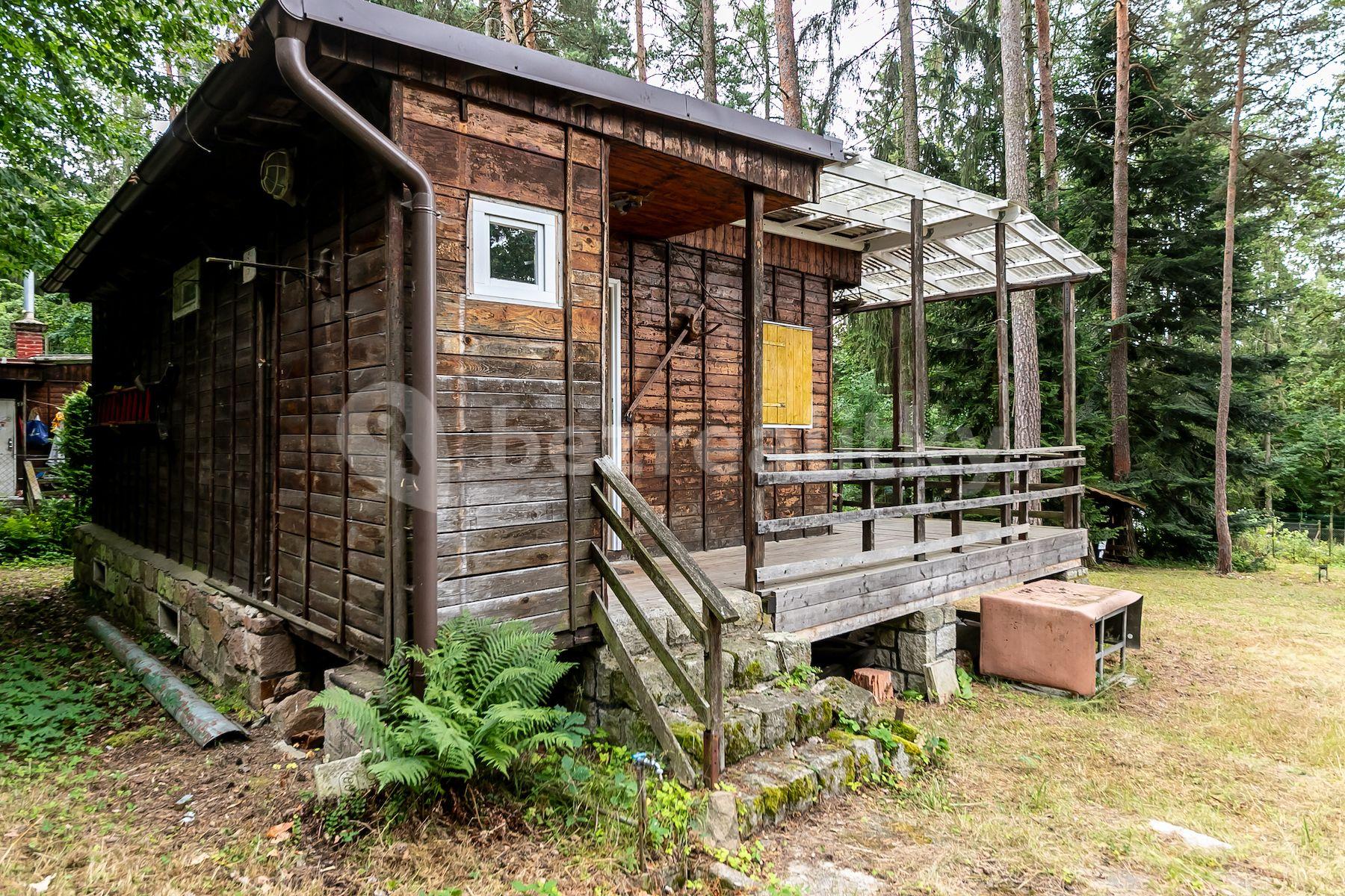 recreational property for sale, 1,226 m², U Vodárny, Jevany, Středočeský Region