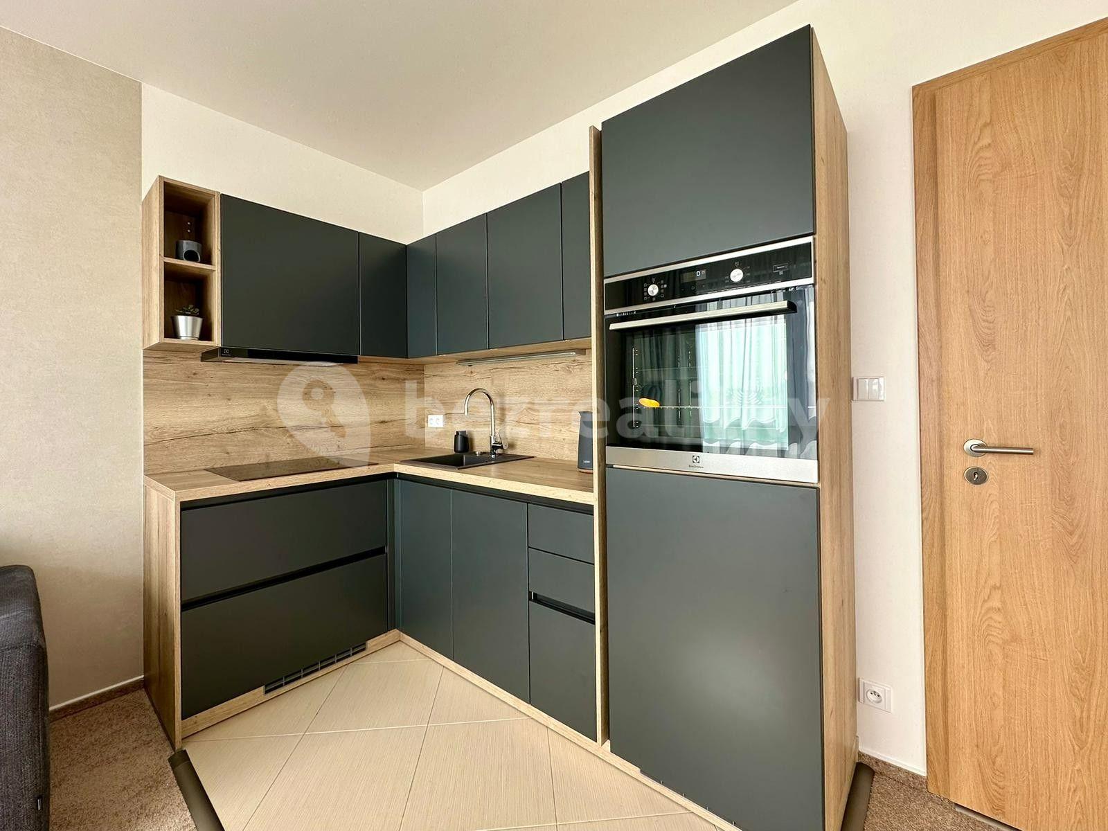 Studio flat for sale, 36 m², Baarové, Prague, Prague