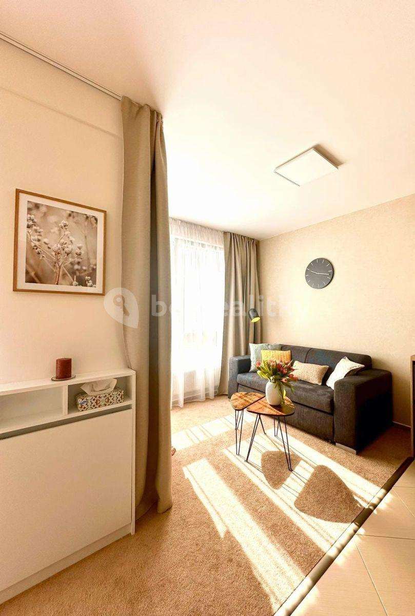 Studio flat for sale, 36 m², Baarové, Prague, Prague