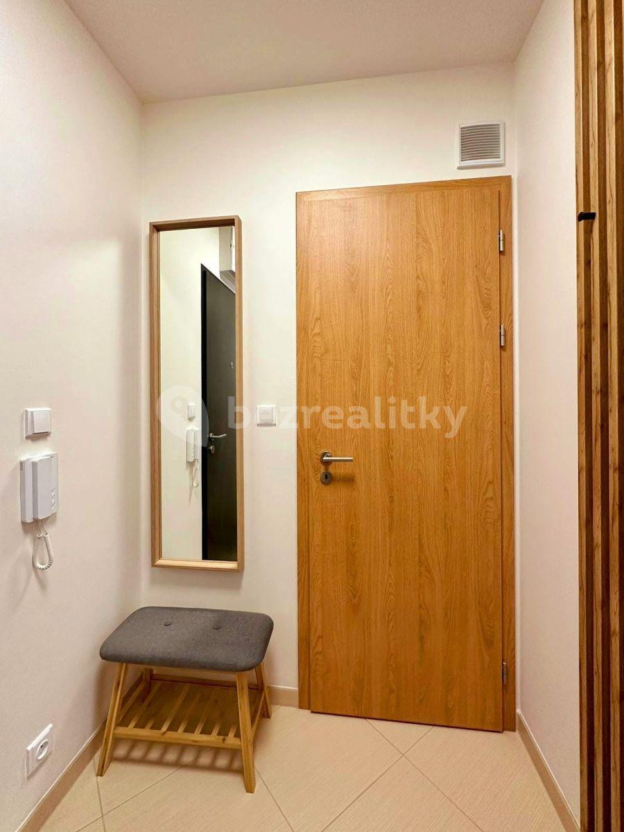 Studio flat for sale, 36 m², Baarové, Prague, Prague