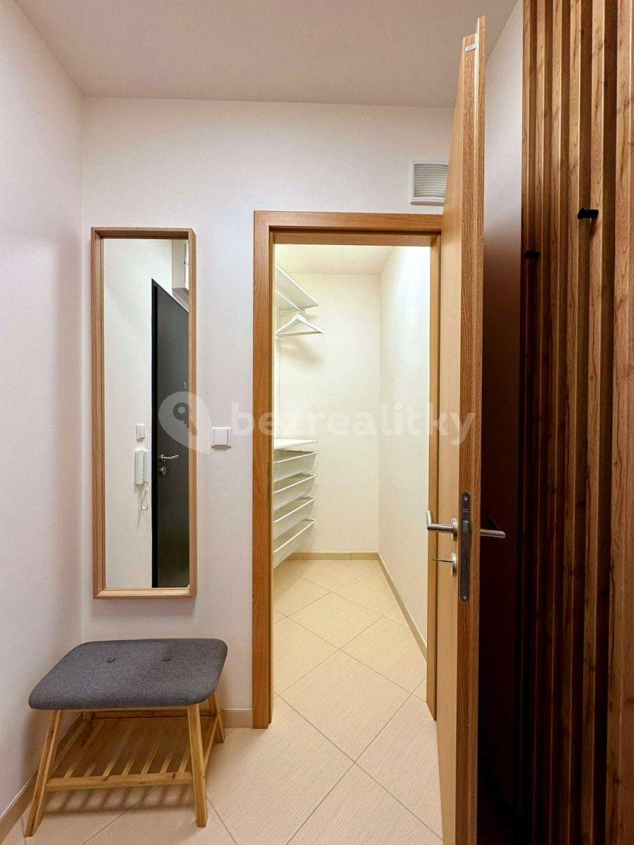 Studio flat for sale, 36 m², Baarové, Prague, Prague